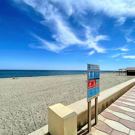 Appealing In Near Golf Course Apartment *