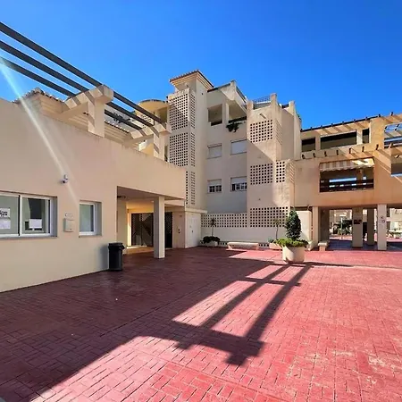 Appealing In Near Golf Course Apartment *